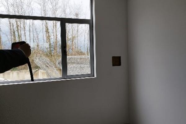 The room was totally covered by insulating panels (RH50) with a density of 50kg/m3, thermal conductivity of 0.045 W/mK, specific heat capacity of 1790 J/kgK.