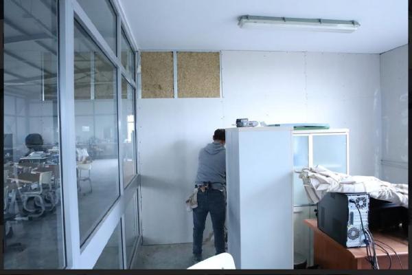The room was totally covered by insulating panels (RH50) with a density of 50kg/m3, thermal conductivity of 0.045 W/mK, specific heat capacity of 1790 J/kgK.