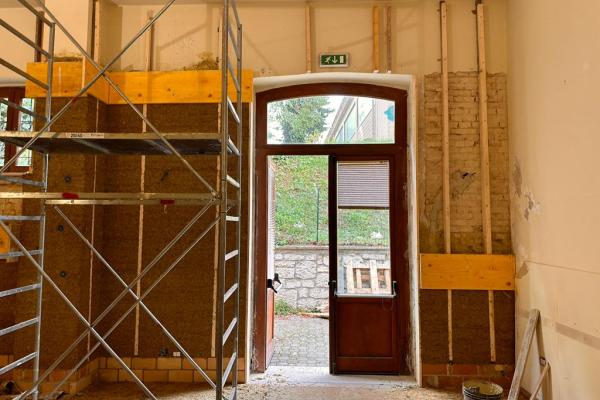 The prototype wall was built using a lime straw filling.